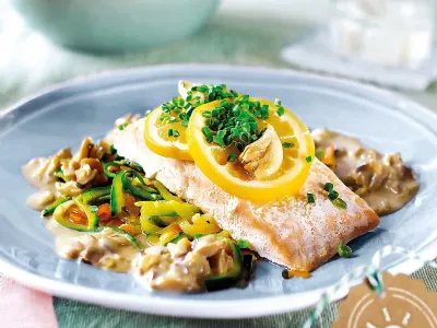 Lososov file na zelenjavni posteljici