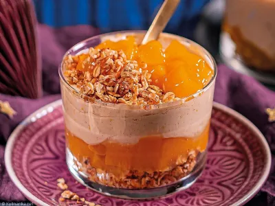 Božična kremna sladica z breskvami