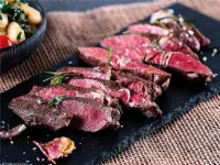 Fotografija recepta: Rožnat rib-eye steak z njoki in omako iz paradižnikov in belega vina