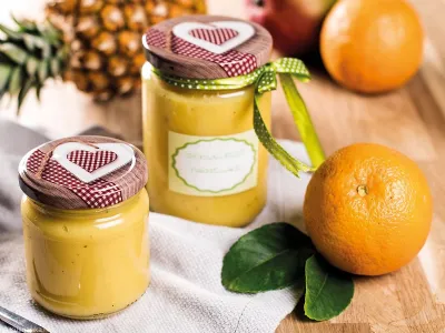 Tropska marmelada z ananasom, mangom in kokosom