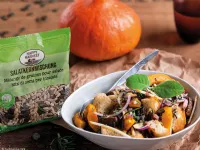 Fotografija recepta: Še topla bučna solata s krušnimi kockami