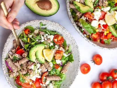 Zdrava testeninska solata NATUR AKTIV po receptu Vibrant Plate