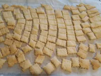 Fotografija recepta: Krekerji z drožmi (kislim testom)