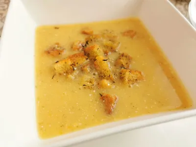 Krompirjeva juha s provansalskimi krutoni