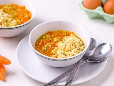 Korenčkova juha z jajcem 