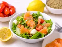 Fotografija recepta: Lososova caprese solata