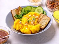 Fotografija recepta: Hrustljav tofu s polento in indijskimi oreščki