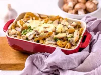 Fotografija recepta: Pečene sirne testenine s puranom