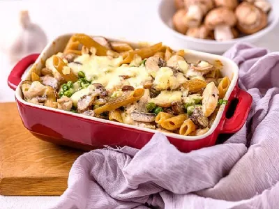 Pečene sirne testenine s puranom