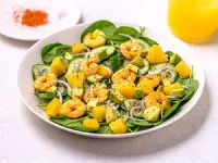 Fotografija recepta: Tropska solata z garneli in avokadom