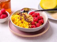 Fotografija recepta: Kvinojina kaša z mangom in malinami