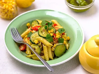 Poletni pesto z brezglutenskimi testeninami