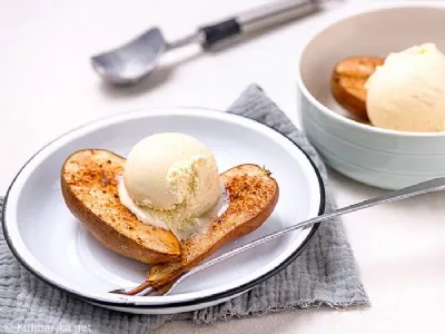 Pečene hruške s sladoledom