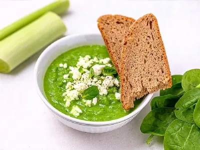 Bučkino-porova juha s kozjim sirom