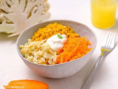 Cvetačni »riž« z lečinim curryjem