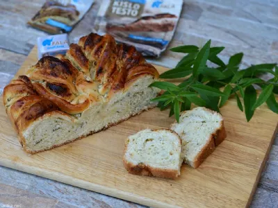 Pogača s skuto in citronko