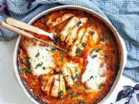 Fotografija recepta: Puran z mocarelo v omaki Arrabbiata po receptu Vibrant Plate