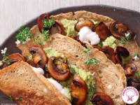 Fotografija recepta: Pirine palačinke z avokadom in gobami po receptu Barbarella Green Chef