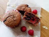 Fotografija recepta: Čokoladni mafini z malinami