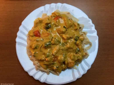 Smetanova curry omaka s piščancem