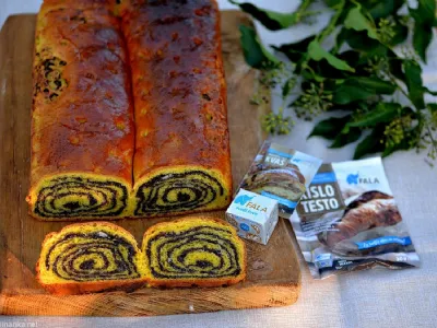 Hokaido makova potica z jabolki in citronko