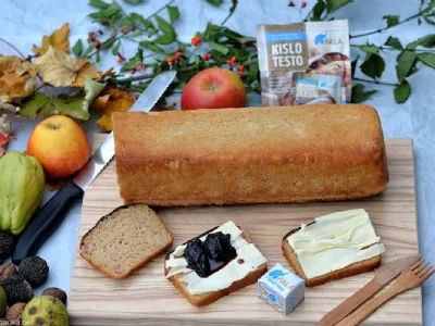 Jabolčni kruh z jabolčnim sokom