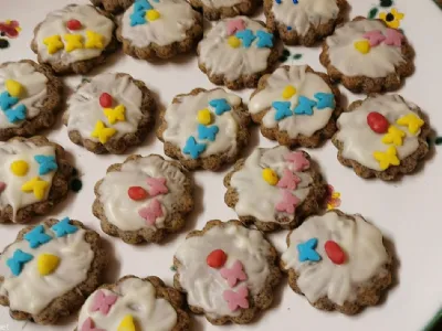 Piškoti z makom in belo čokolado  