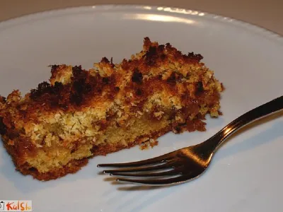 Kolač s kokosom in marmelado