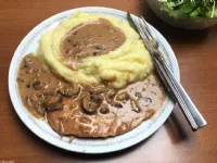 Fotografija recepta: Zrezki v sirovi omaki s šampijnoni