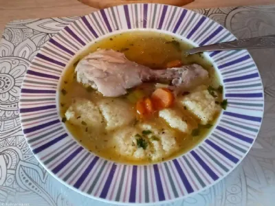 Piščančja obara in zdrobovi žličniki