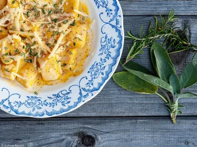 Rahli skutni njoki z bučno omako