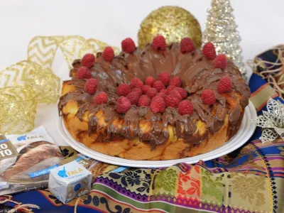 Skutno pecivo s čokolado in malinami