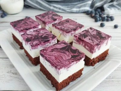 Jogurtovo borovničeve marmorne kocke