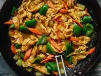 Fotografija recepta: Piščančja prsa s curryem po kitajsko