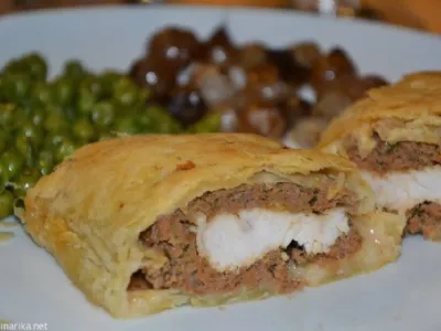 Piščančji file z biftkom v listnatem testu