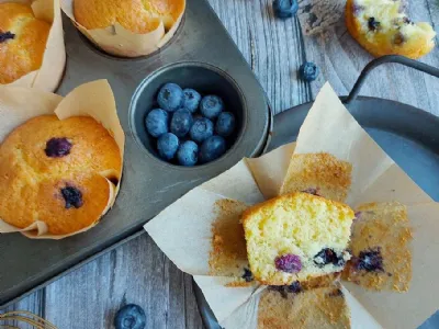 Vaniljevi mafini z borovnicami in belo čokolado