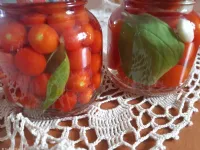 Fotografija recepta: Vloženi češnjevi paradižniki