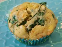 Fotografija recepta: Polentini mafini s kozjim sirom in zelenjavo