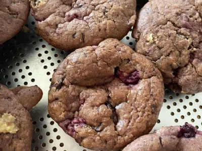 Čokoladni muffini z malinami brez sladkorja 