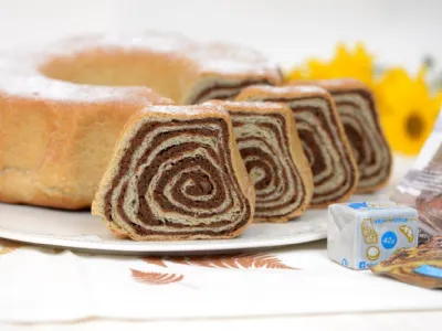 Ajdova potica z rožiči in jabolki