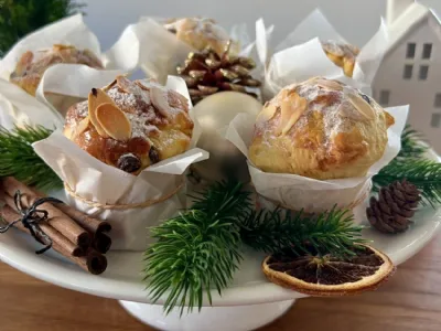 Mini panettone z brusnicami in čokolado