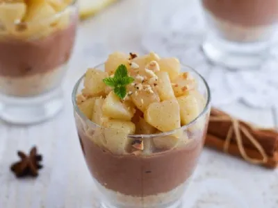 Dišeče hruške s čokolado in lešniki