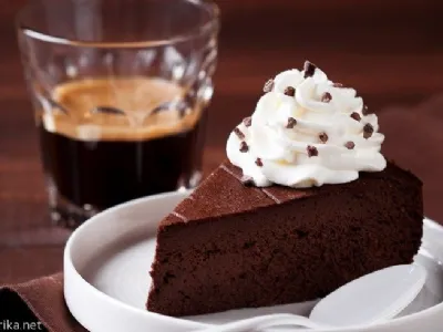 Čokoladna torta s kavo