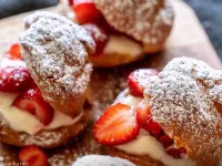 Fotografija recepta: Princeske z jagodno kremo