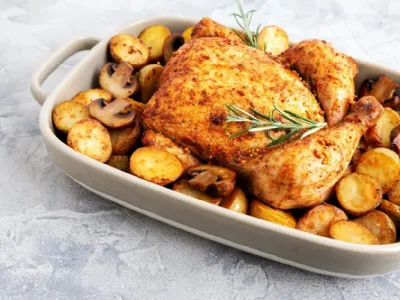 Sočen piščanec s krompirjem iz pečice