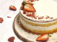 Fotografija recepta: Bela čokoladna torta z jagodami