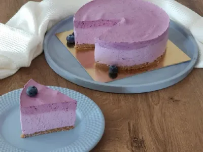 Borovničeva torta brez peke