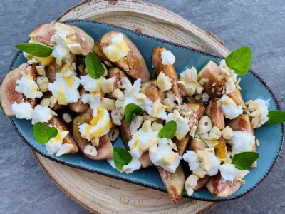 Fige s svežim sirom in medom