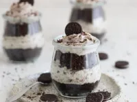 Fotografija recepta: Oreo sladica v kozarcu