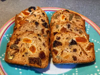 Enostaven sadni kruh brez jajc